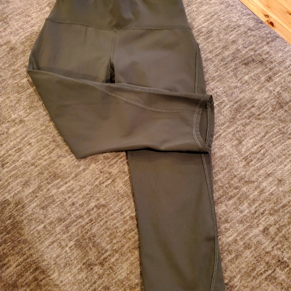 Lululemon capris 🍋